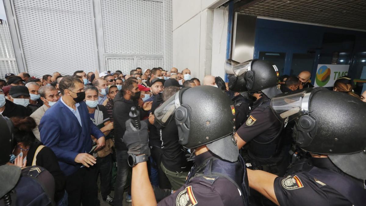 Las imágenes de los altercados en el Puerto de Alicante por el ferry a Orán