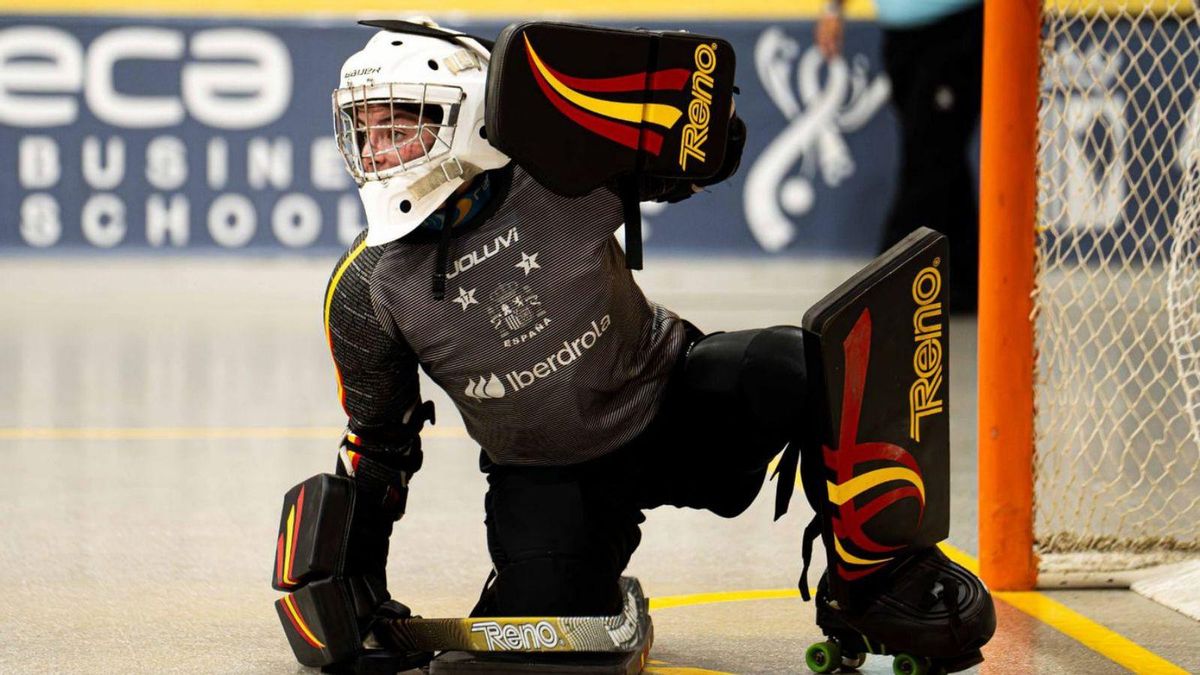 Aine Pérez, defiendo la portería de España sub-17. |