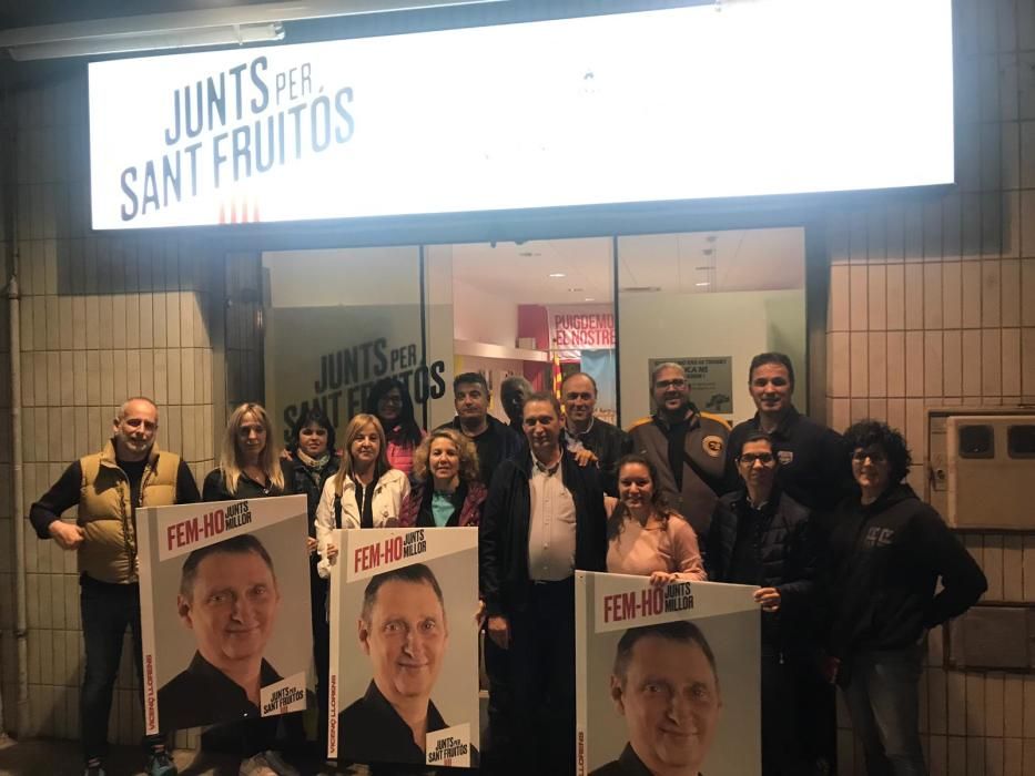 Penjada de cartells de Junts per Catalunya al Bage