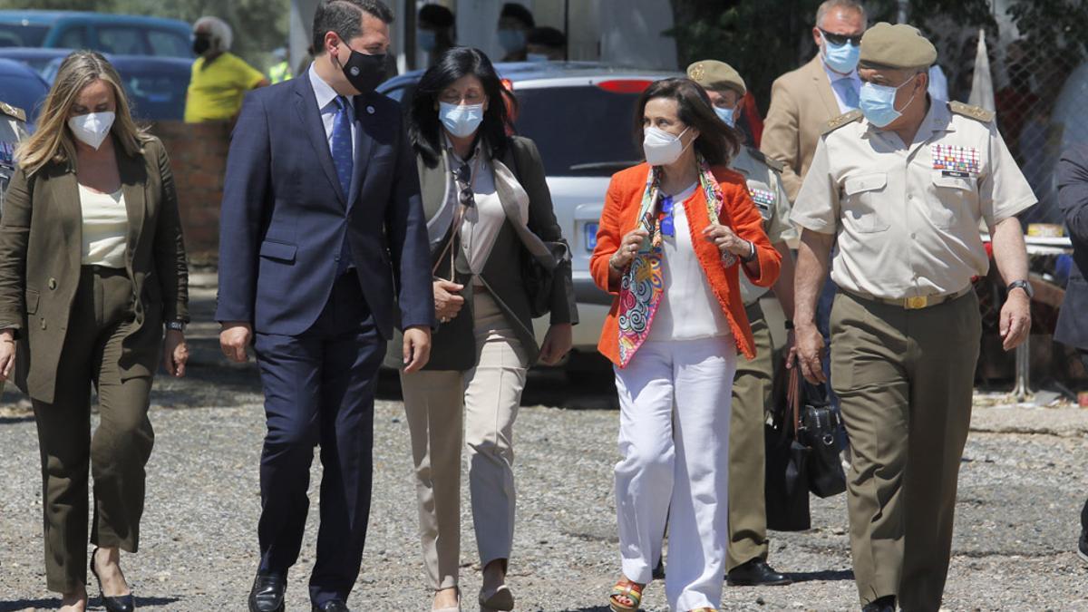 La ministra de Defensa visita los terrenos de La Rinconada donde se ubicará la base logística del Ejército.