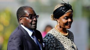 La pareja Robert y Grace Mugabe.