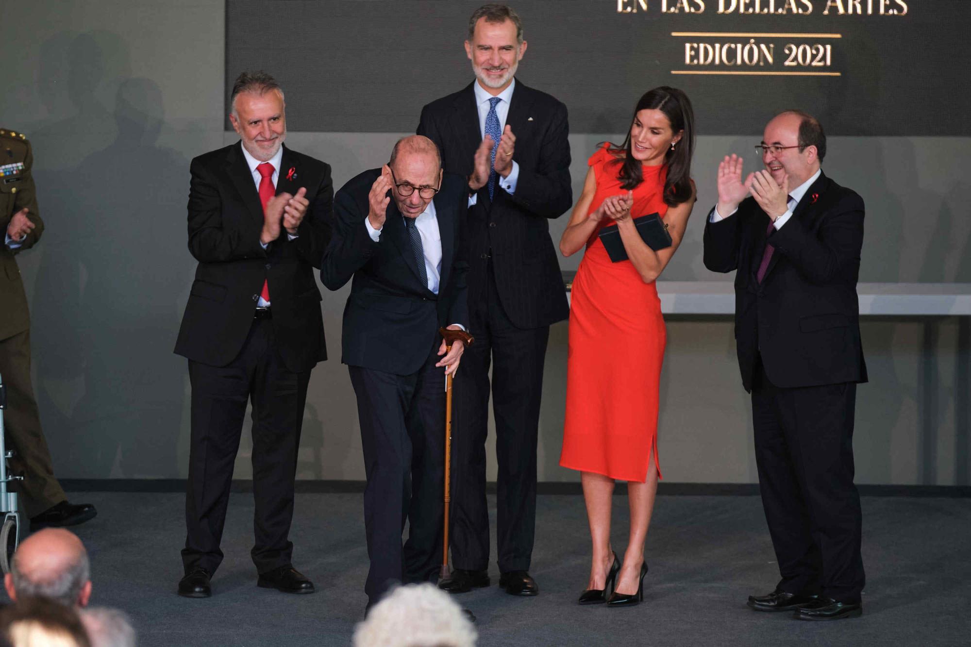 Los Reyes entregan en las Islas las Medallas de Oro al Mérito en las Bellas Artes a 32 personalidades de la cultura