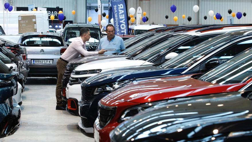 Vídeo | Miles de vehículos, en la Feria Stock Car de Zaragoza