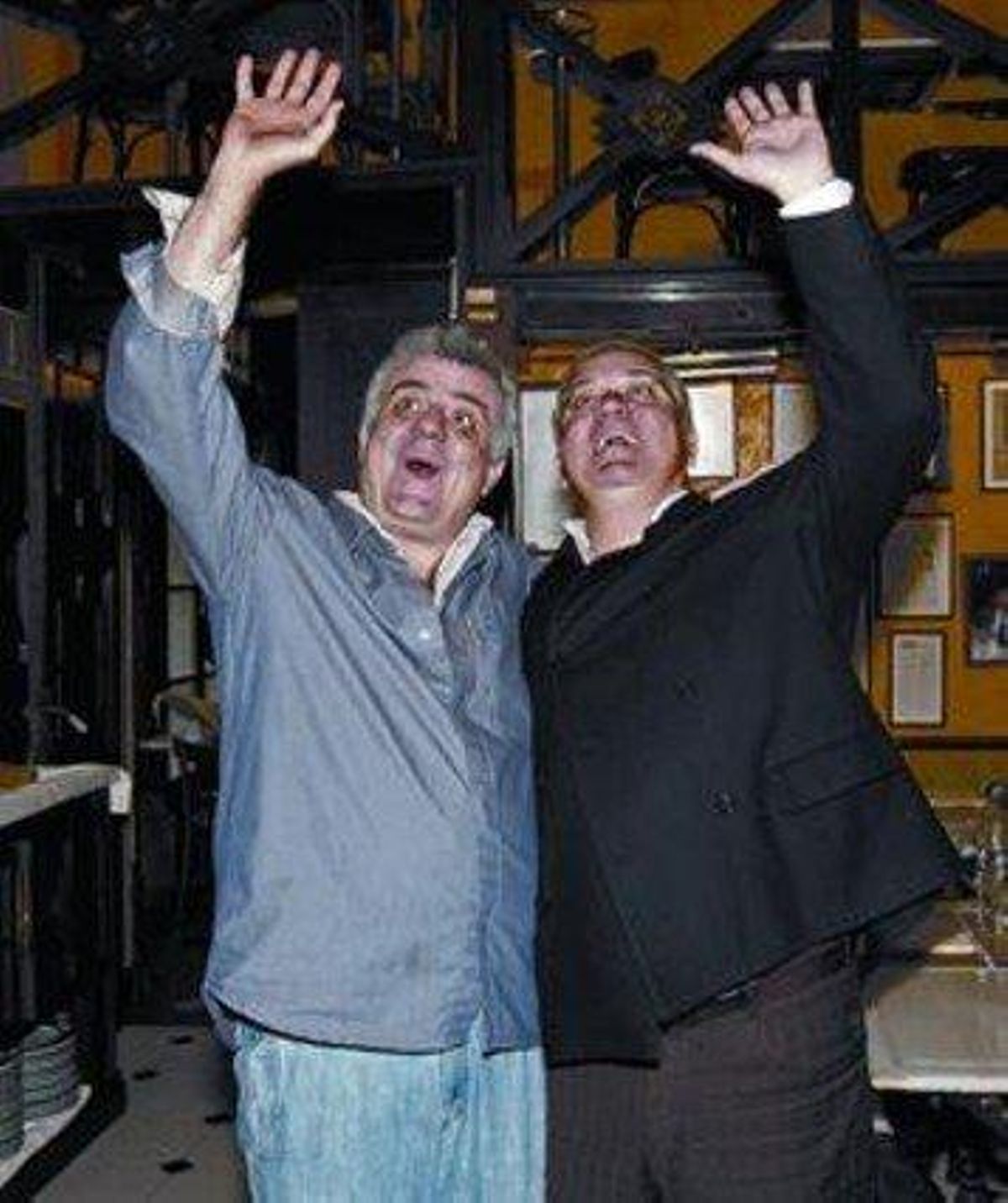 33 Millán Salcedo (esquerra) i Joan Gràcia, en la presentació barcelonina de Yo subí a un piano verde. 33 Millán Salcedo (esquerra) i Joan Gràcia, en la presentació barcelonina de Yo subí a un piano verde.