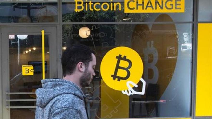 El bitcoin cae más del 10% y se sitúa en el nivel de los 8.000 dólares