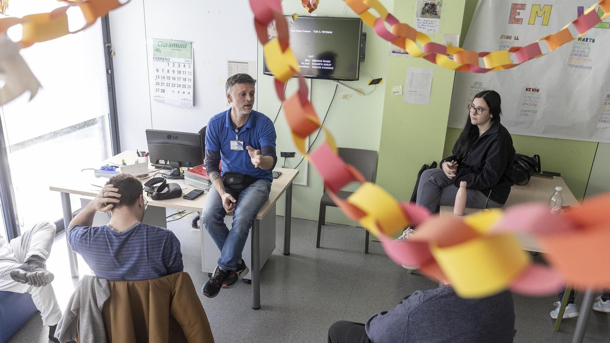 Barcelona 02/10/2023 Residencia centro de dí 3 Pins de personas con discapacidad mental. FOTO de FERRAN NADEU