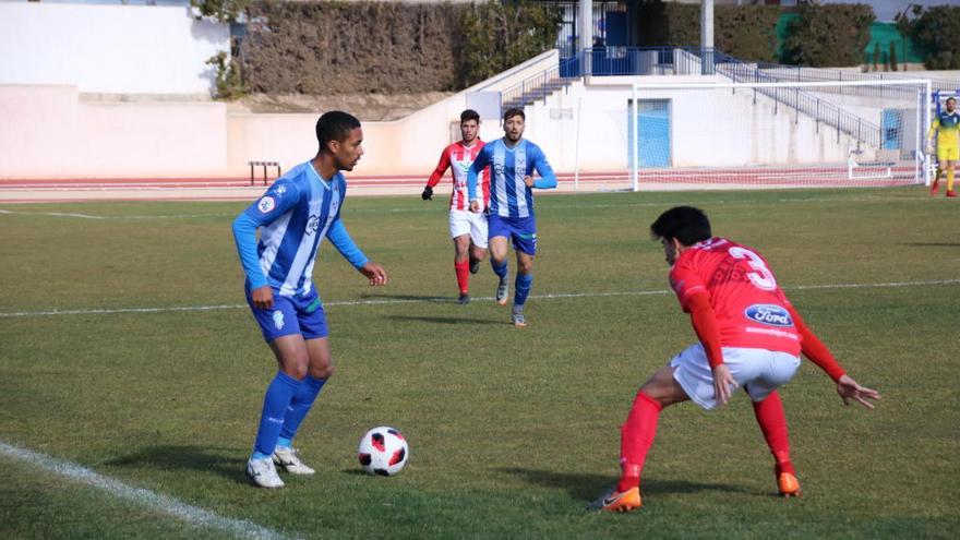 El Jumilla sufre un resbalón