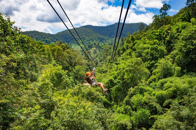 Zipline, tirolesa, actividad