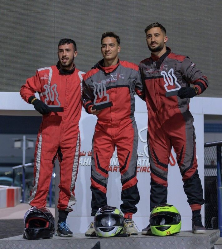 Puga, Tala y Omar Perdomo, en el Circuito Internacional de Baréin.