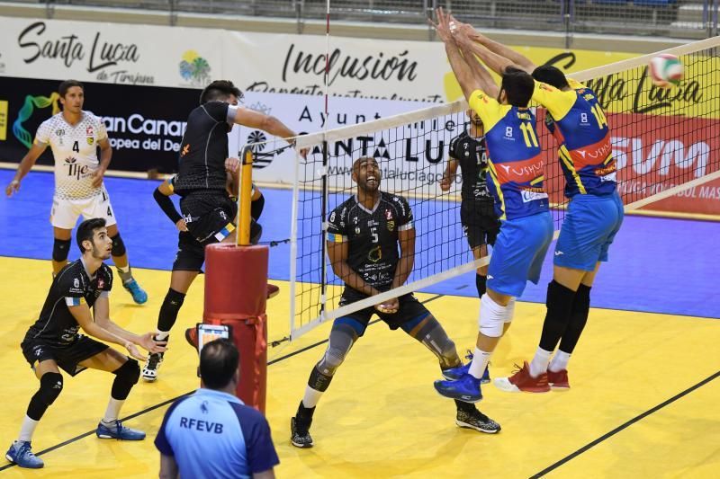 DEPORTES. 03-11-18 VECINDARIO. SANTA LUCIA DE TIRAJANA. Partido de Voleibol masculino: Vecindario ACE Gran Canaria - Ushuaña Ibiza Voley FOTOS: JUAN CASTRO.  | 03/11/2018 | Fotógrafo: Juan Carlos Castro