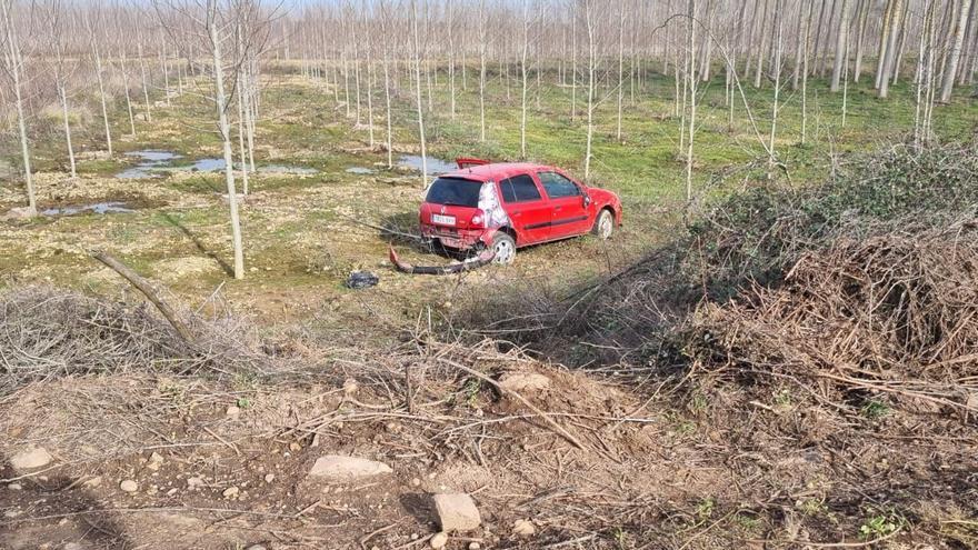 Una conductora resulta herida en una salida de la vía en Vecilla de la Polvorosa