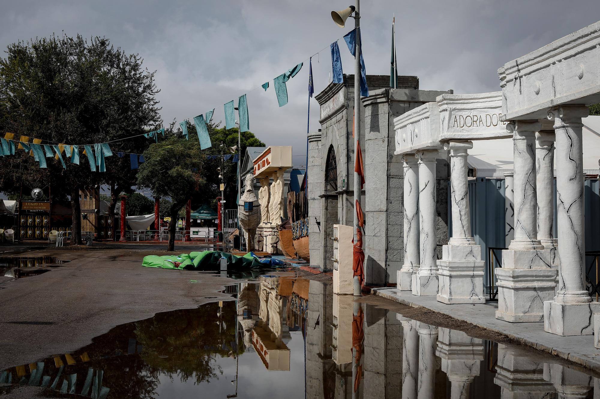 Así han dejado las fuertes lluvias el campamento festero de Cartagena