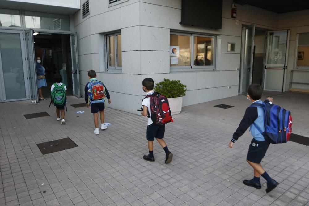 Alumnos del Colegio Calasancias y del CEIP García Barbón en su vuelta al cole / Alba Villar