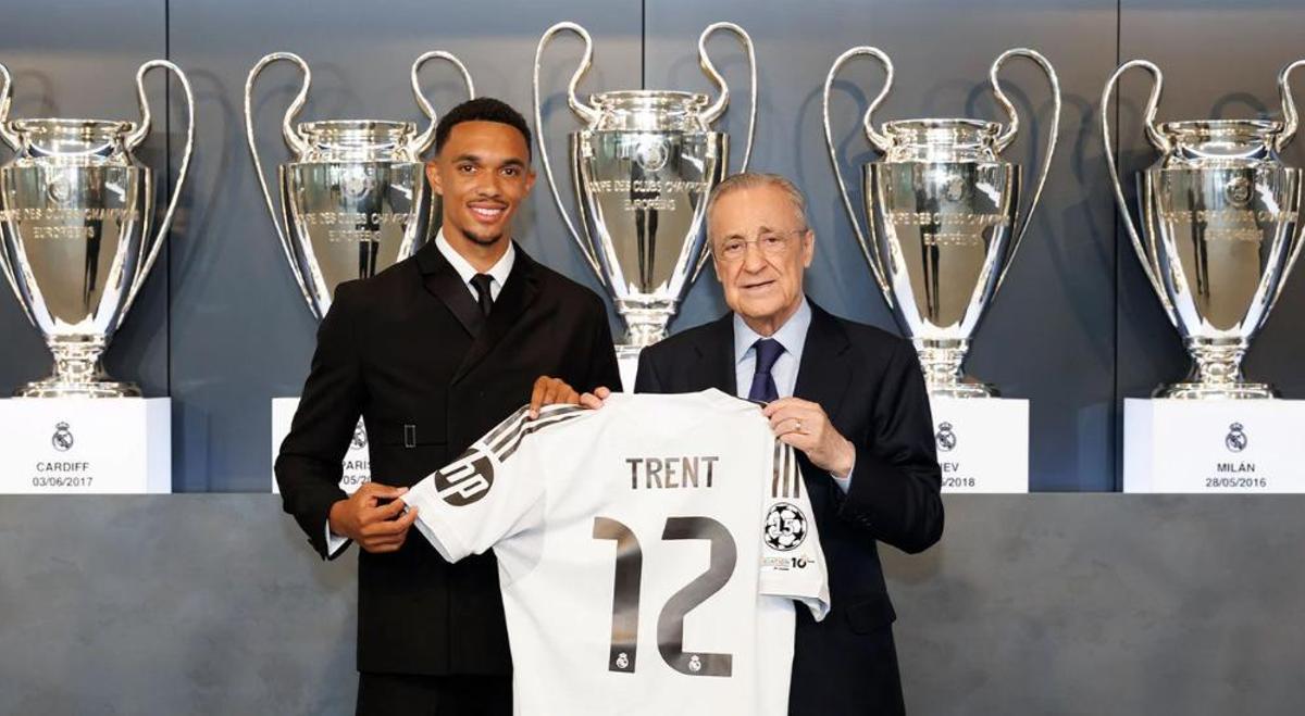 Trent Alexander-Arnold, en la presentación por el Real Madrid junto a Florentino Pérez