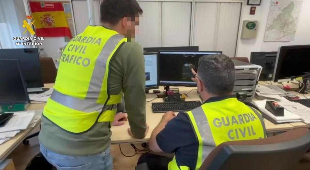 Detenidos 11 jóvenes por organizar carreras ilegales en Madrid con 'kedadas' de más de 500 personas.