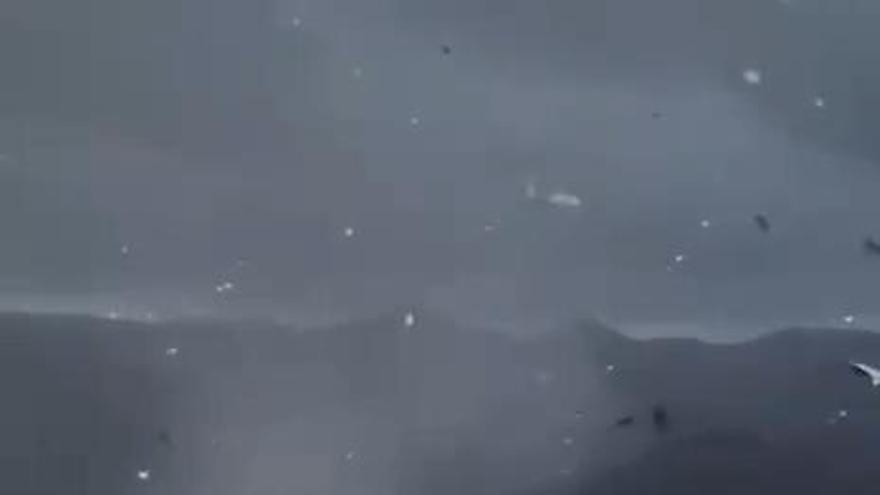 Una tromba marina impacta en el Puerto de Mazarrón