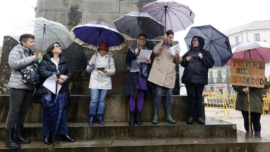 Lectura del manifiesto en la Alameda de Pontevedra.