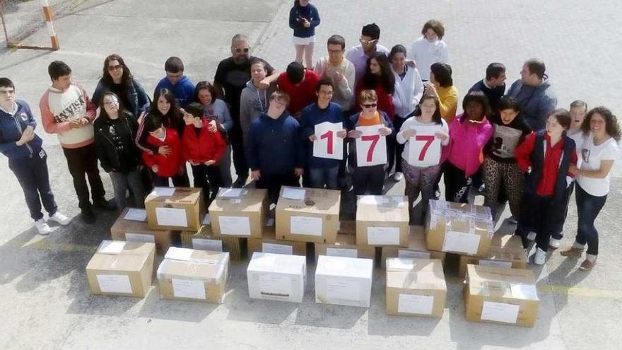 Aspronaga reúne zapatillas para niños refugiados