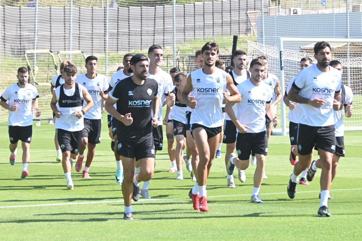 Entrenamiento de los 'orelluts', en la Ciudad Deportiva Globeenergy, antes del Castellón-Eibar