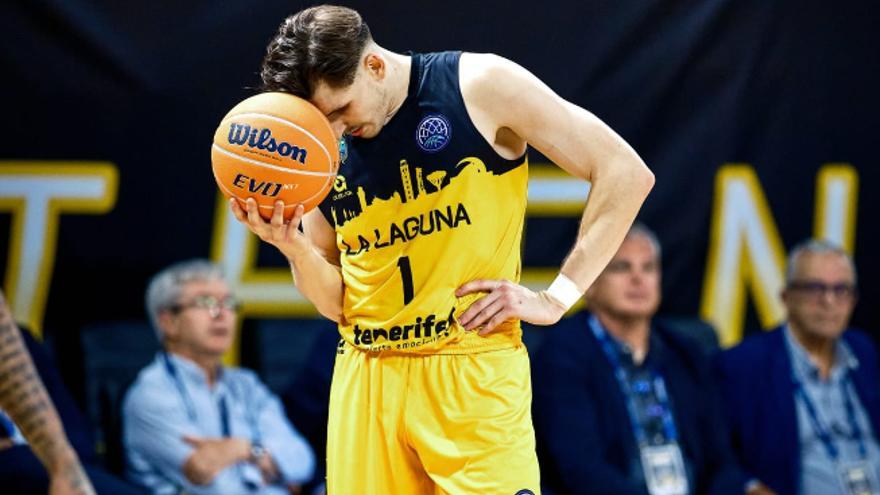 Al Canarias se le funden los plomos y se queda sin final