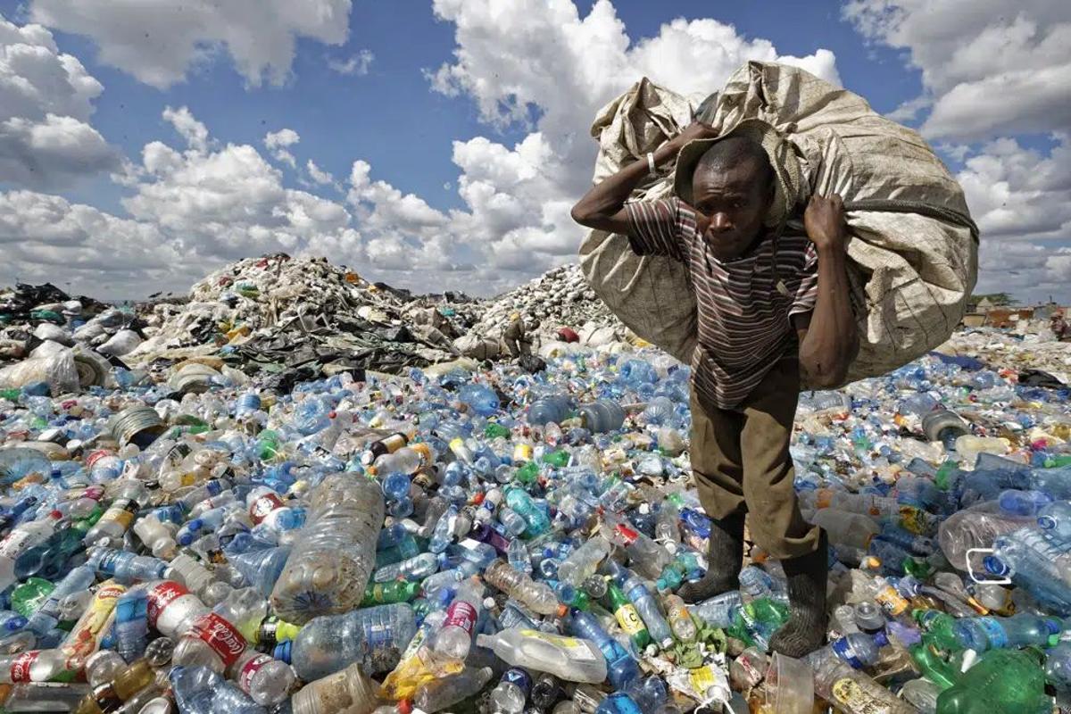 La basura plástica, materia prima gratuita