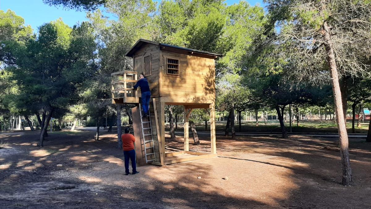 Instalado el primer palomar ecológico para el control de la población en el parque de la Ribera de la Platja de Palma