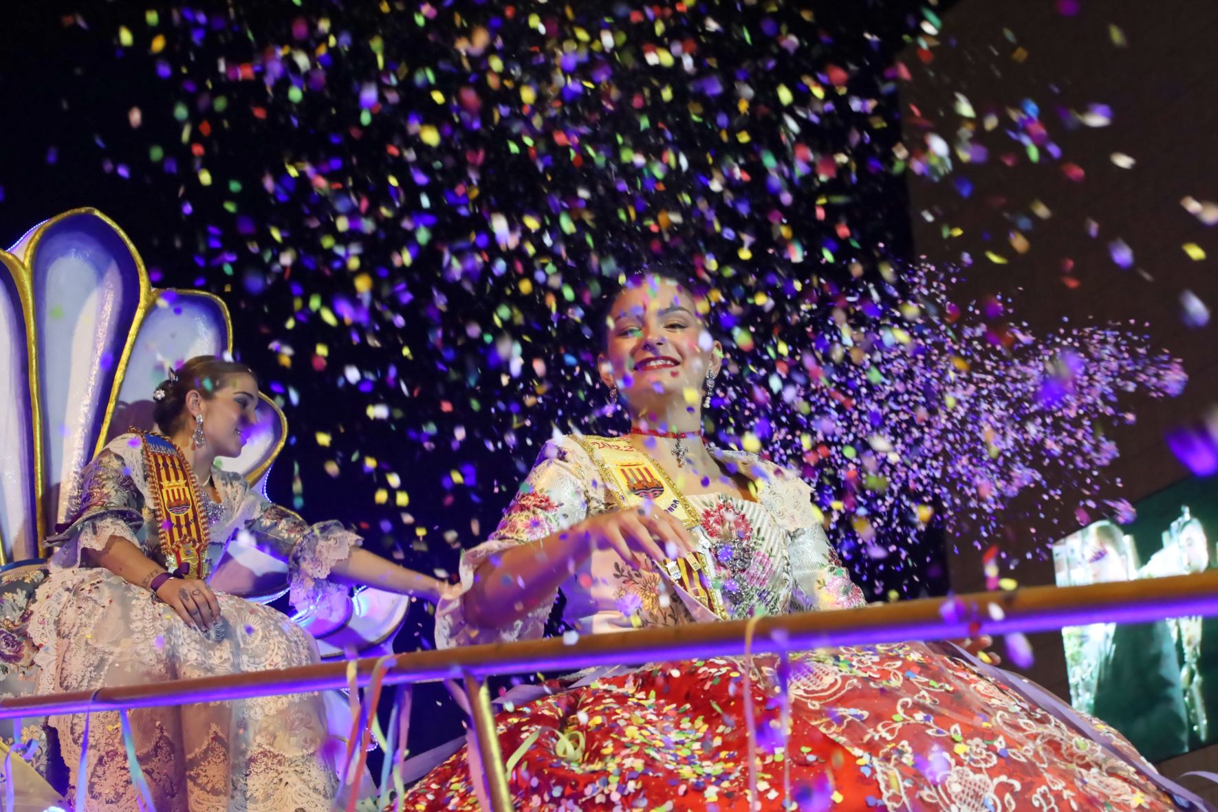 Todas las fotos del colorido desfile de carrozas de la Fira d'Onda