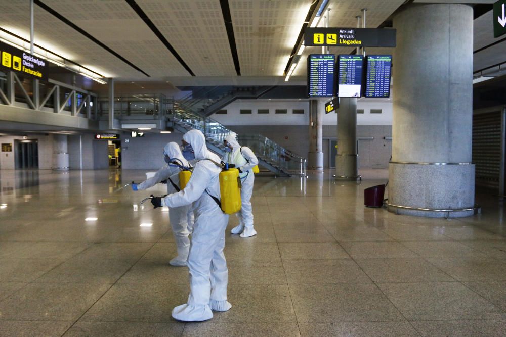 Efectivos de la UME, en el Aeropuerto.