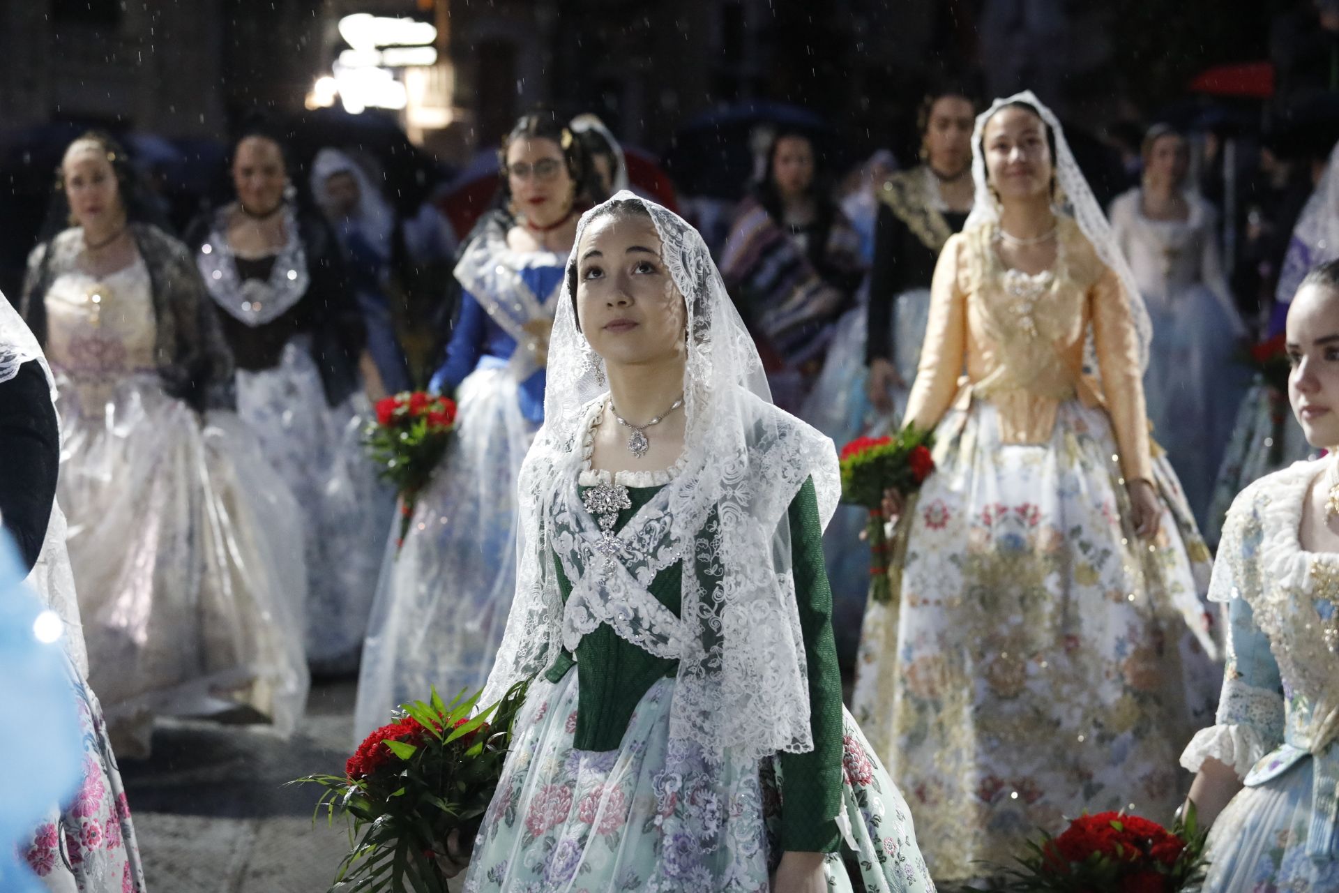 Búscate en el primer día de ofrenda por la calle de la Quart (entre las 19:00 a las 20:00 horas)