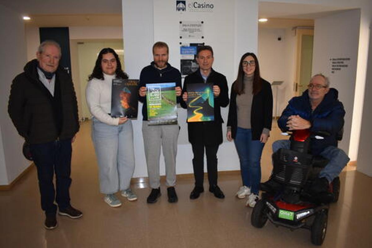 Nasi Trapé, Júlia Babot, Krishna Sivillà, Miquel del Paso, la regidora Tània Infante i Joan Orriols, amb els tres cartells d’aquest 2026