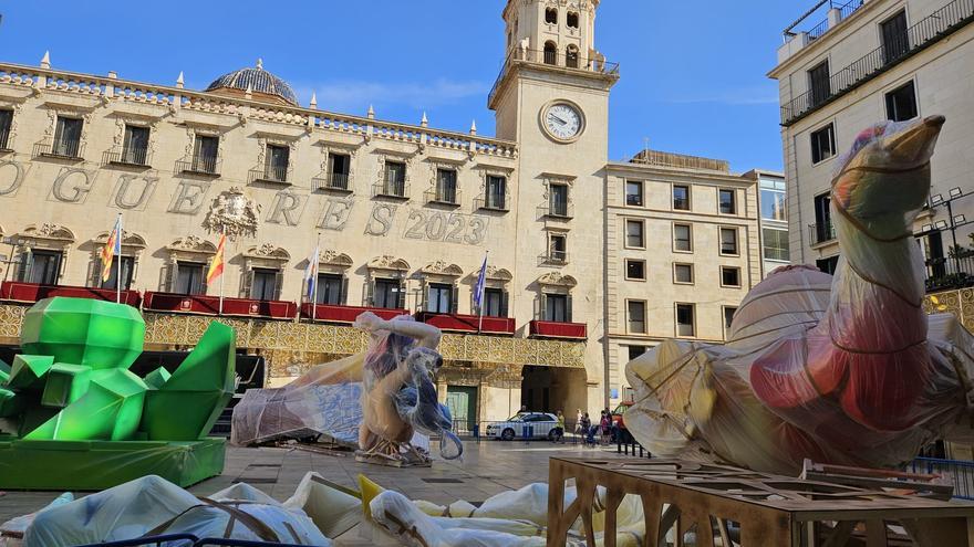 La hoguera oficial ya está en el Ayuntamiento de Alicante