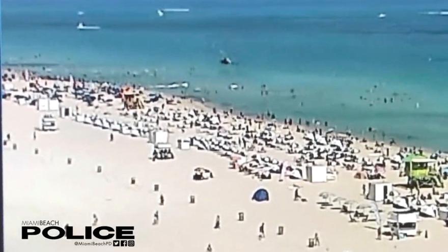 Un helicóptero se estrella en el mar a escasos metros de Miami Beach