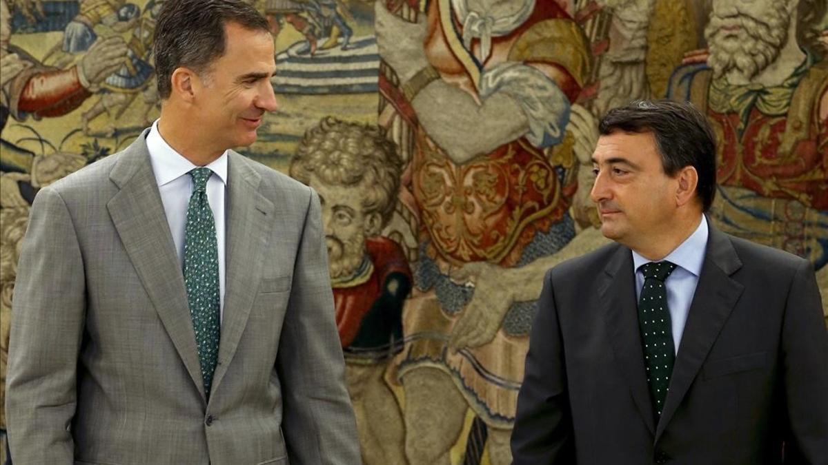 El Rey y Aitor Esteban, portavoz del PNV, este miércoles en la Zarzuela.