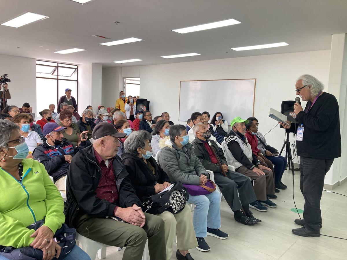 O ESCRITOR ANTONIO GARCIA TEIJEIRO FOI CONVIDADO Á FEIRA DO LIBRO DE BOGOTÁ O PASADO ANO.