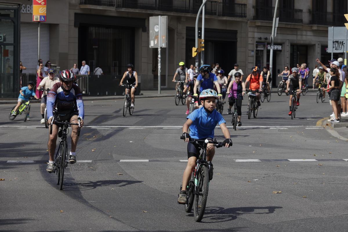 La fiesta de la bicicleta regresa a las calles de Barcelona con la Bicicletada.