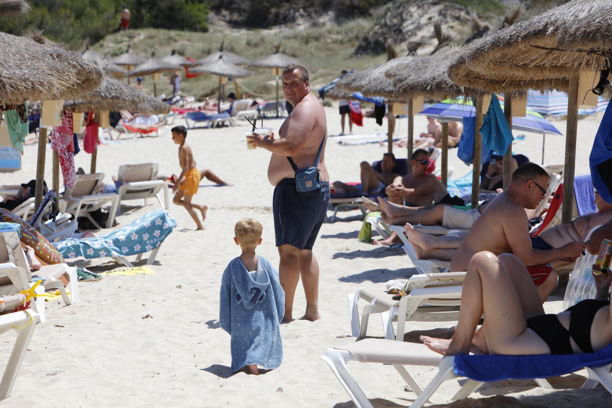 Wie im Hochsommer. So vergnügen sich schon jetzt die Urlauber an der Cala Agulla bei Cala Ratjada