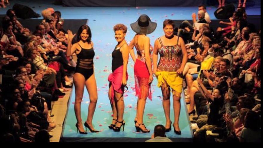 Miller acoge el desfile benéfico de la Asociación de Cáncer de Mama