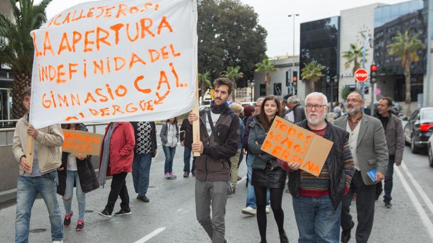 Manifestantes, por la avenida de la Estación