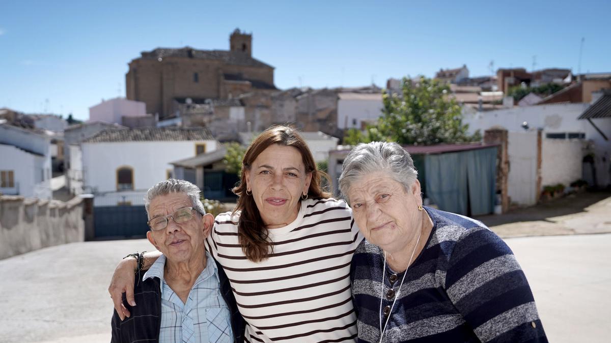 Las renuncias de las mujeres que cuidan de sus padres: He tenido que cerrar mi panadería, que era mi vida, para poder atenderlos