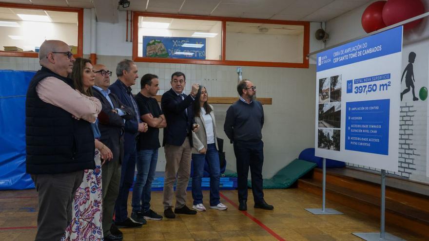 Román Rodríguez en su visita al colegio de San Tomé. | Iñaki Abella
