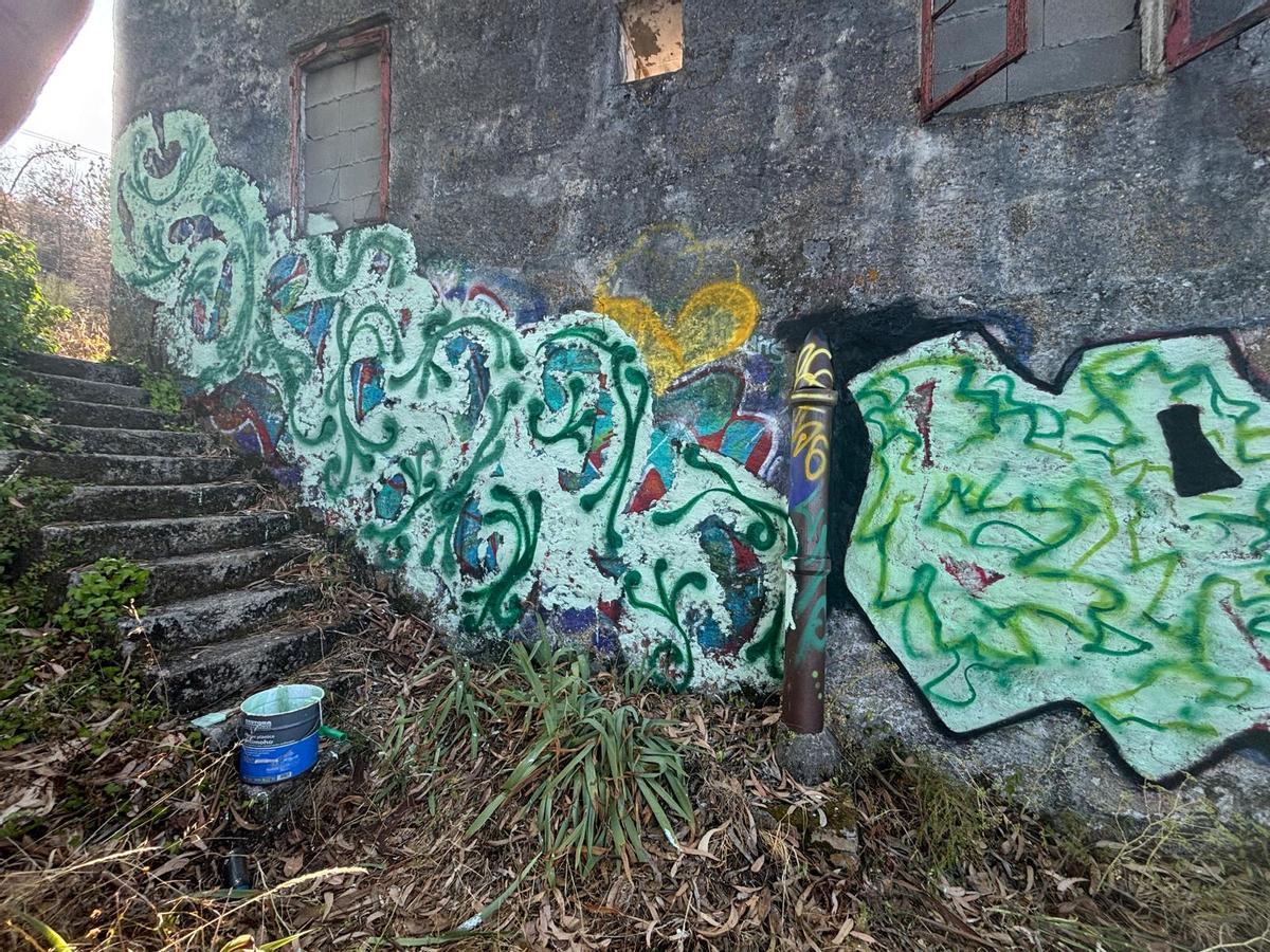 Otro aspecto del grafiti en la pared.