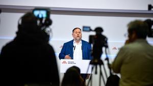 El presidente de ERC, Oriol Junquera, anunciando la quita del FLA.