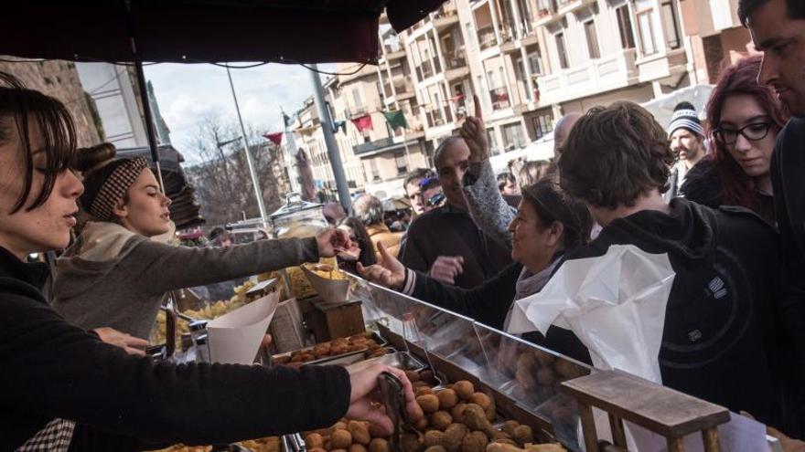 Satisfacció dels paradistes de l&#039;Aixada malgrat veure-hi menys visitants