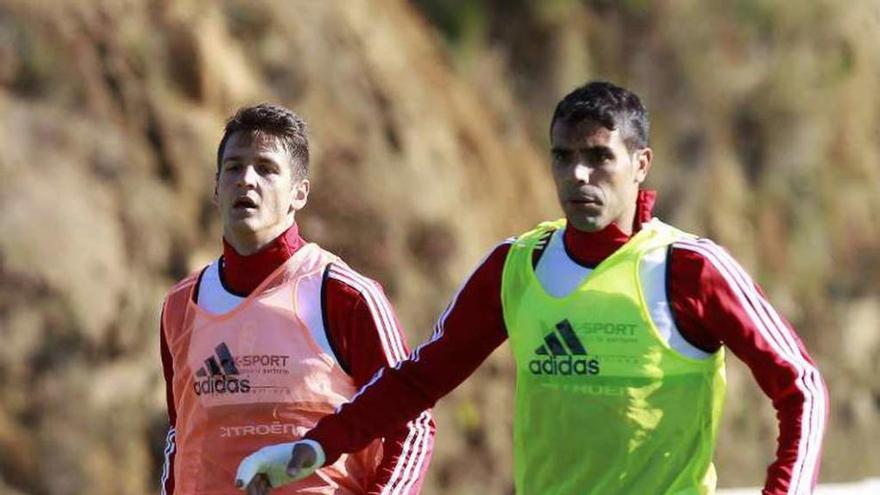 Radoja, con Augusto Fernández, en un entrenamiento. // Ricardo Grobas