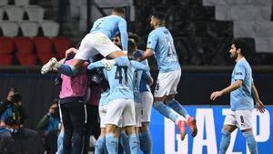 El Manchester City celebrando la victoria en París