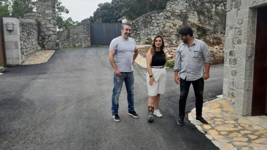 Llanes finaliza la pavimentación del barrio de El Colláu, en Celoriu