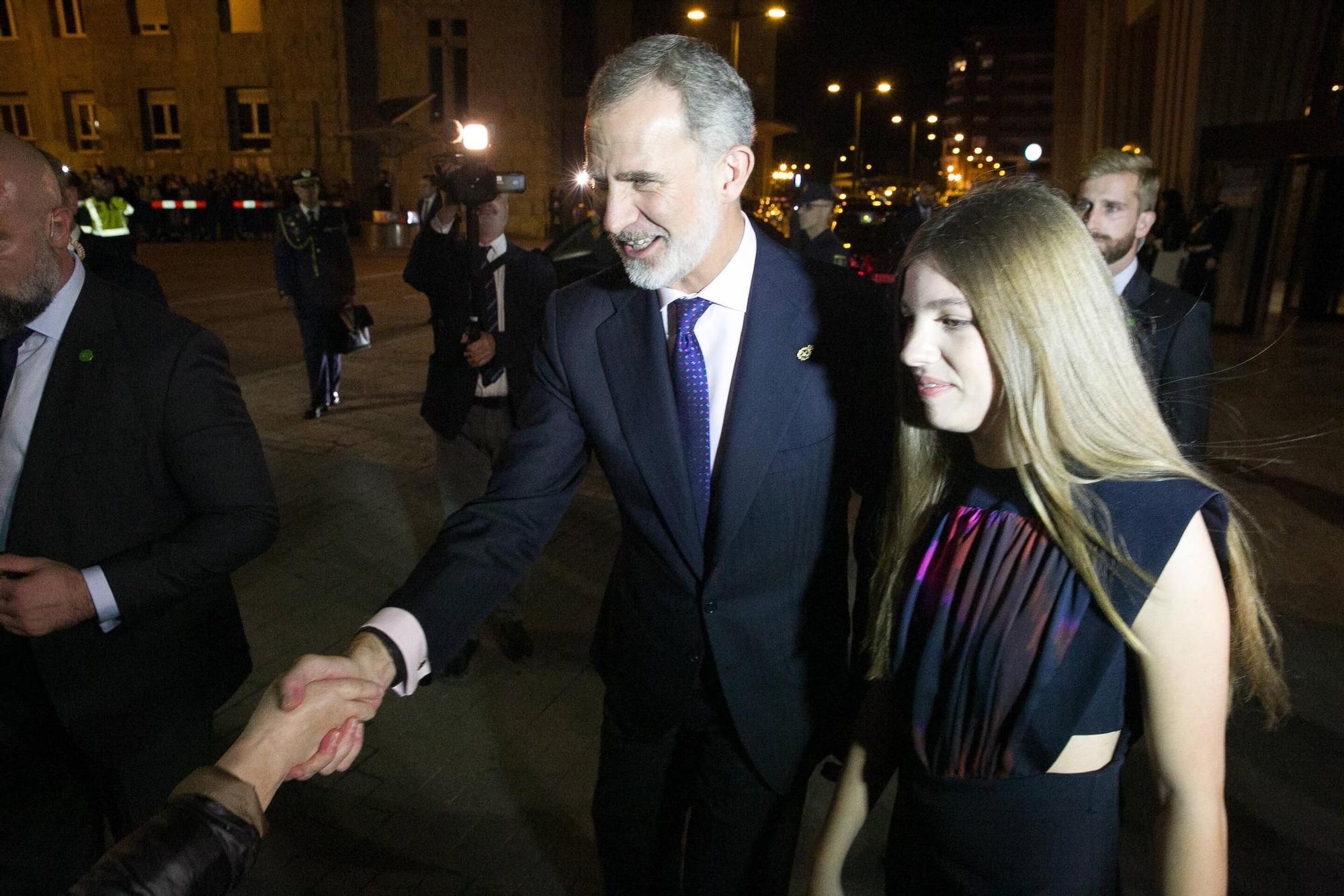 EN IMÁGENES: La Familia Real asiste en Oviedo al concierto de los premios "Princesa de Asturias"