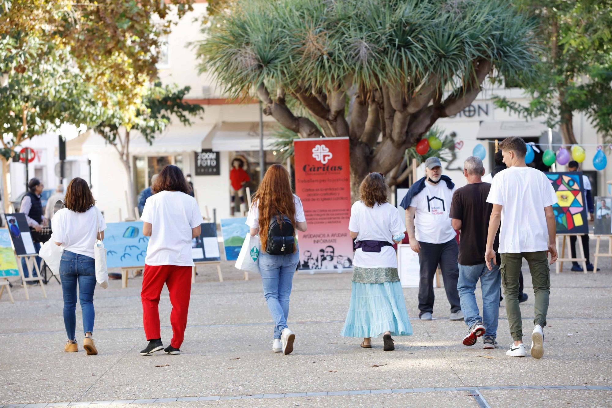 Concentración en Vara de Rey para reclamar más recursos para las personas sin hogar en Ibiza