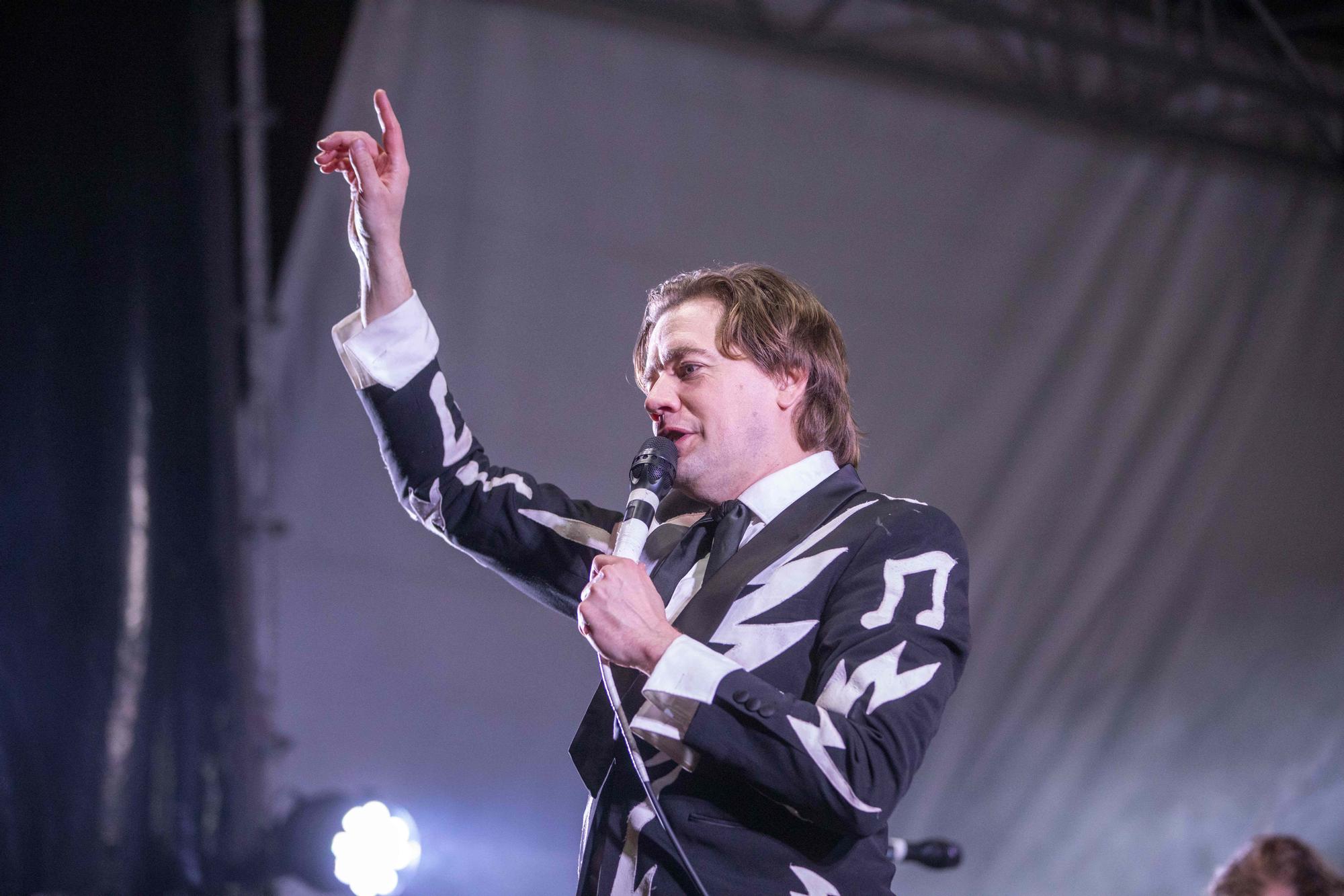 Maika Makovski y The Hives se coronan en Palma