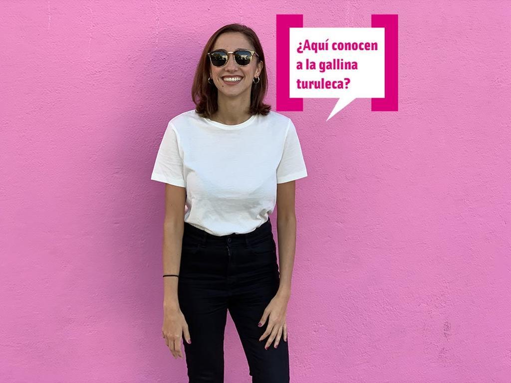 Carmen Raya con bocadillo de gallina turuleca en Los Ángeles